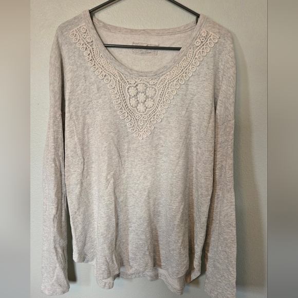 Central Park Sweatshirt with Lace detail Size XL - Picture 1 of 4